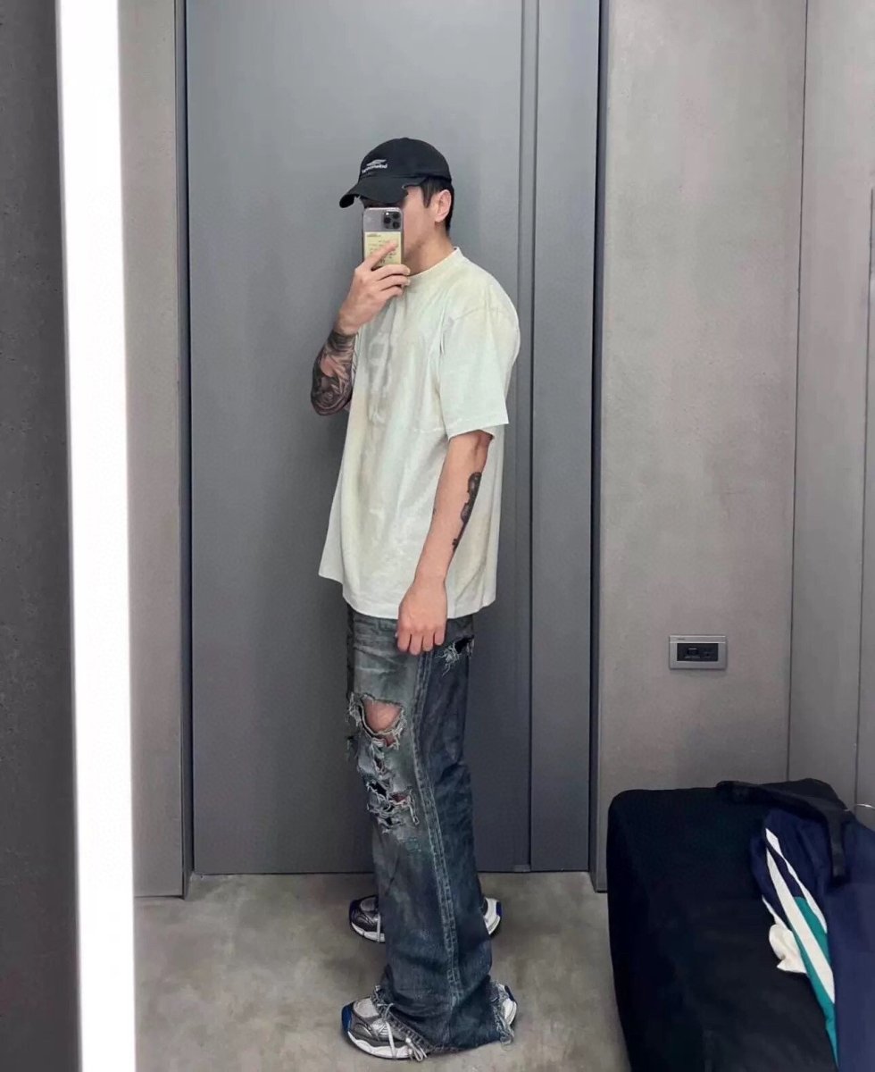 BALENCIAGA DISTRESSED LOGO T-SHIRT WHITE GREY